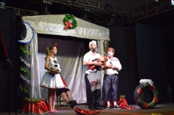 Foto - PEÇA TEATRAL “O NATAL DA FAMÍLIA GENTIL” FOI ATRAÇÃO NO “NATAL DA FELIZ CIDADE”