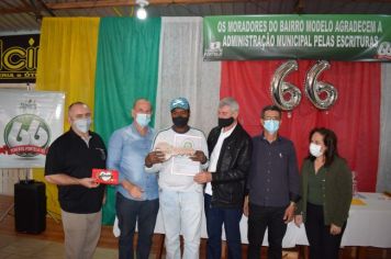 Foto - ENTREGA  DAS ESCRITURAS DOS IMÓVEIS PARA OS MORADORES DO BAIRRO MODELO