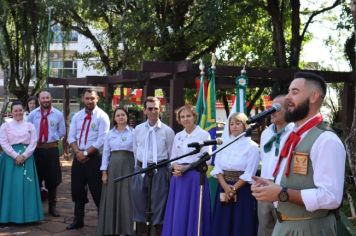 Foto - MUNICÍPIO RECEPCIONA PRENDAS E PEÕES DO RS