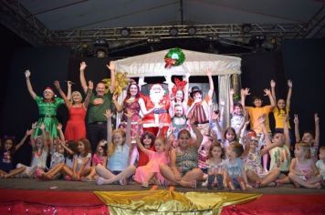 Foto - PEÇA TEATRAL “O NATAL DA FAMÍLIA GENTIL” FOI ATRAÇÃO NO “NATAL DA FELIZ CIDADE”