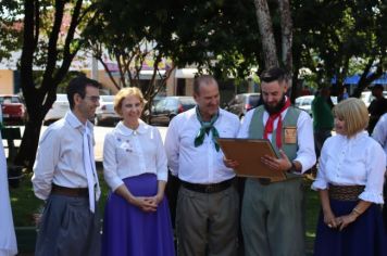 Foto - MUNICÍPIO RECEPCIONA PRENDAS E PEÕES DO RS