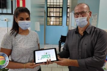 Foto - ROSEMAR SALA VISITA UNIDADES DE SAÚDE, HOMENAGEIA SERVIDORES E ENTREGA TABLETS PARA AGENTES 