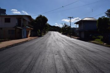 Foto - PREFEITO NA ESTRADA: ROSEMAR SALA VISITA NOVAMENTE OBRA DE PAVIMENTAÇÃO DA RUA TUPÃ