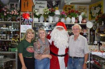 Foto - PAPAI NOEL VAI ÀS COMPRAS