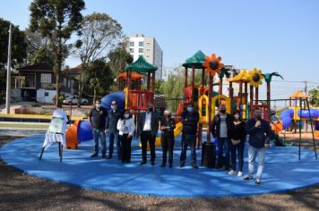 Foto - REVITALIZAÇÃO DA PRAÇA ALIBINDO RIGON E ASFALTO NAS RUAS DO ENTORNO