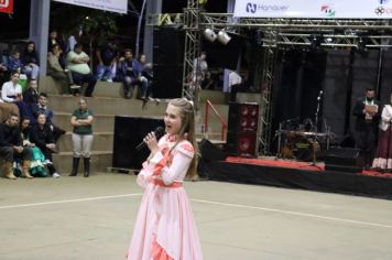 Foto - Semana Farroupilha: Sessão Solene e escolha das Prendas e Peões do 11º Acampamento Farroupilha