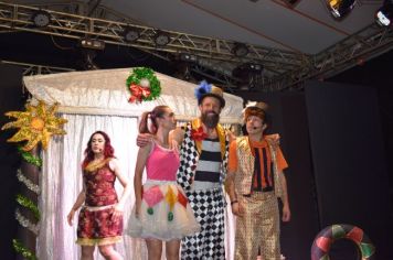 Foto - PEÇA TEATRAL “O NATAL DA FAMÍLIA GENTIL” FOI ATRAÇÃO NO “NATAL DA FELIZ CIDADE”