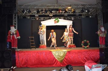 Foto - PEÇA TEATRAL “O NATAL DA FAMÍLIA GENTIL” FOI ATRAÇÃO NO “NATAL DA FELIZ CIDADE”