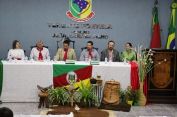 Foto - Semana Farroupilha: Sessão Solene e escolha das Prendas e Peões do 11º Acampamento Farroupilha