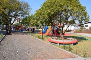 Foto - REVITALIZAÇÃO DA PRAÇA ALIBINDO RIGON E ASFALTO NAS RUAS DO ENTORNO