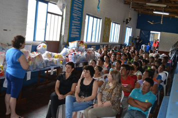 Foto - AABB Comunidade entrega Kits aos alunos