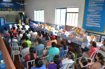 Foto - AABB Comunidade entrega Kits aos alunos