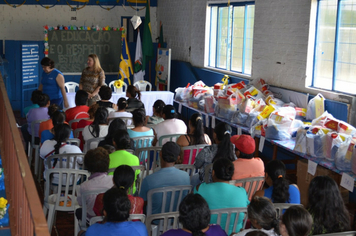 Foto - AABB Comunidade entrega Kits aos alunos