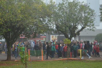 Foto - Abertura da Semana do Meio Ambiente com caminhada pelas ruas da cidade
