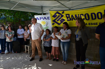 Foto - Apae de Tenente Portela  inaugura Piscina Terapêutica