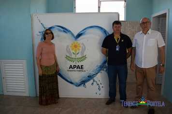 Foto - Apae de Tenente Portela  inaugura Piscina Terapêutica