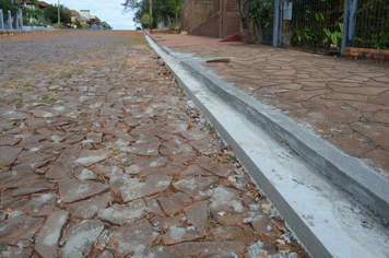 Foto - Obras de asfaltamento - Rua Tapuias e Rua Gaurama