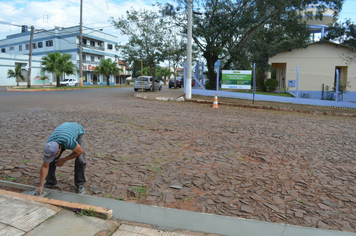 Foto - Obras de asfaltamento - Rua Tapuias e Rua Gaurama