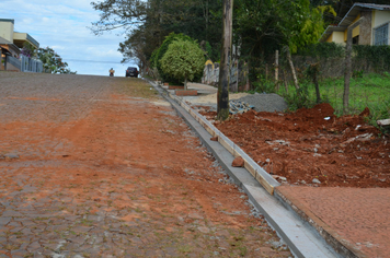 Foto - Obras de asfaltamento - Rua Tapuias e Rua Gaurama