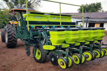 Foto - Associações de Produtores recebem equipamentos agrícolas