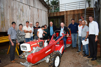 Foto - Associações de Produtores recebem equipamentos agrícolas