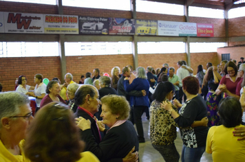 Foto - Baile Comemorativo ao Dia Do Idoso