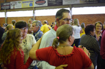 Foto - Baile Comemorativo ao Dia Do Idoso