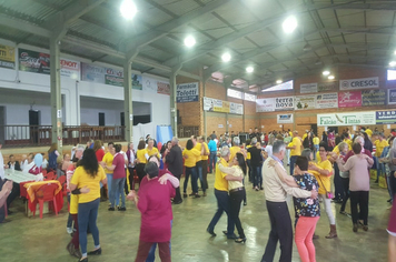 Foto - Baile Comemorativo ao Dia Do Idoso