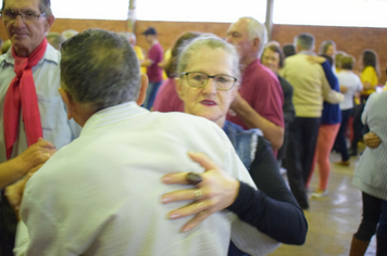 Foto - Baile Comemorativo ao Dia Do Idoso