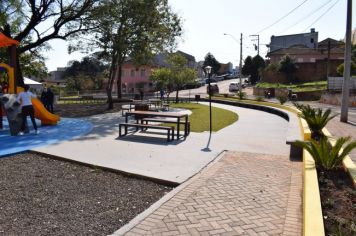 Foto - REVITALIZAÇÃO DA PRAÇA ALIBINDO RIGON E ASFALTO NAS RUAS DO ENTORNO