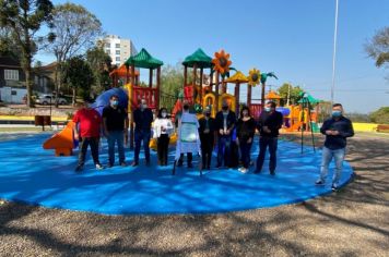 Foto - REVITALIZAÇÃO DA PRAÇA ALIBINDO RIGON E ASFALTO NAS RUAS DO ENTORNO