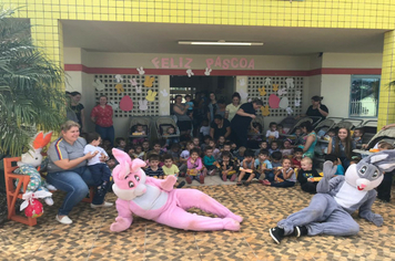 Foto - Coelhinhos visitam educandários (2019)