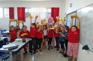 Foto - Coelhinhos visitam educandários (2019)