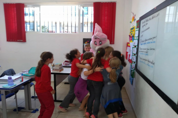 Foto - Coelhinhos visitam educandários (2019)