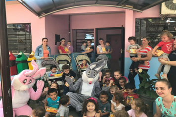Foto - Coelhinhos visitam educandários (2019)