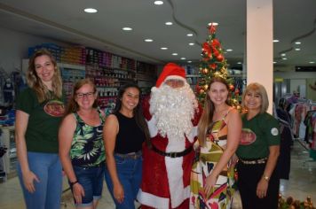 Foto - PAPAI NOEL VAI ÀS COMPRAS