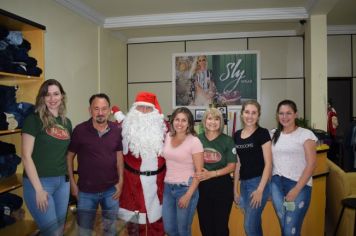 Foto - PAPAI NOEL VAI ÀS COMPRAS