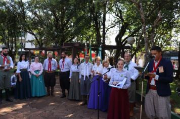 Foto - MUNICÍPIO RECEPCIONA PRENDAS E PEÕES DO RS