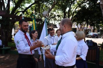 Foto - MUNICÍPIO RECEPCIONA PRENDAS E PEÕES DO RS