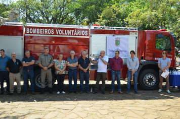 Foto - Entrega Caminhão de Bombeiros/SAMU