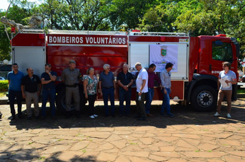 Foto - Entrega Caminhão de Bombeiros/SAMU