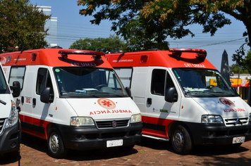 Foto - Entrega Caminhão de Bombeiros/SAMU