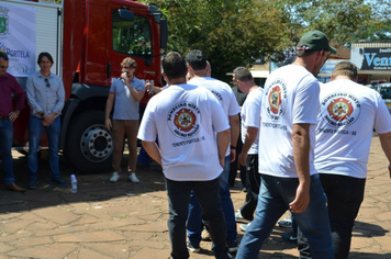 Foto - Entrega Caminhão de Bombeiros/SAMU