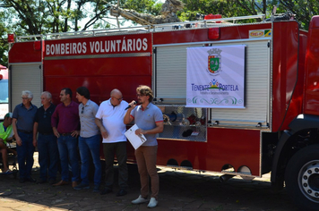 Foto - Entrega Caminhão de Bombeiros/SAMU