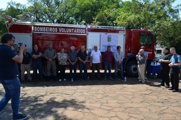 Foto - Entrega Caminhão de Bombeiros/SAMU