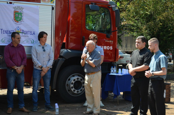 Foto - Entrega Caminhão de Bombeiros/SAMU