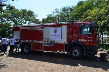 Foto - Entrega Caminhão de Bombeiros/SAMU