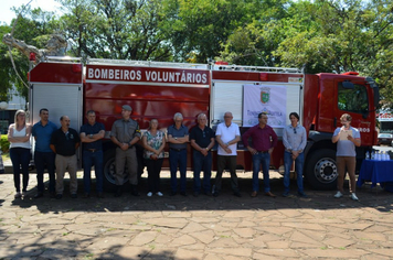 Foto - Entrega Caminhão de Bombeiros/SAMU