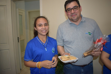 Foto - Entrega das Minibibliotecas