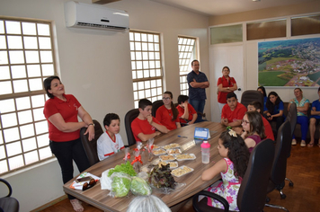 Foto - Entrega das Minibibliotecas